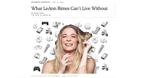 Leann Rimes with illustrated background